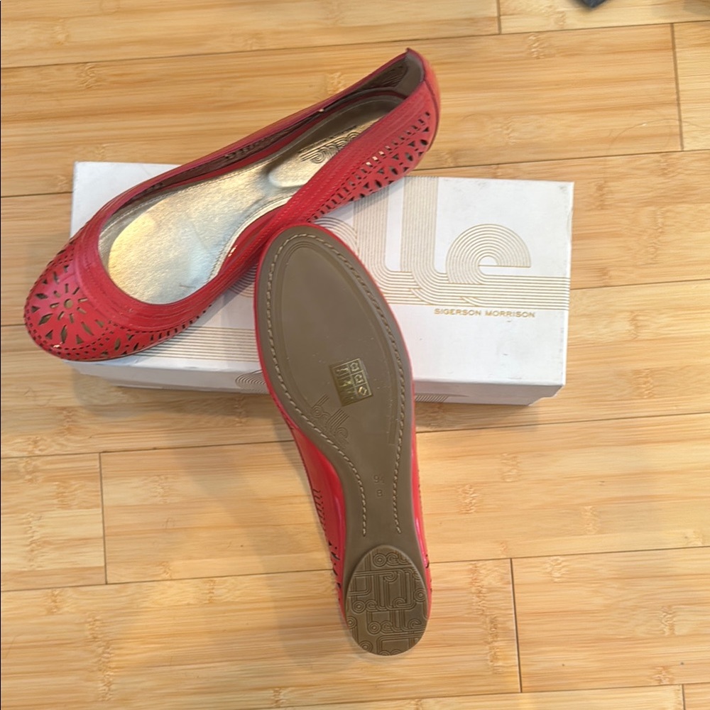 NEW IN BOX NEVER WORN! Sigerson Morrison Coral Patent leather Flat Sz 9.5